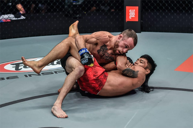 Jagoan Kelas Strawweight...