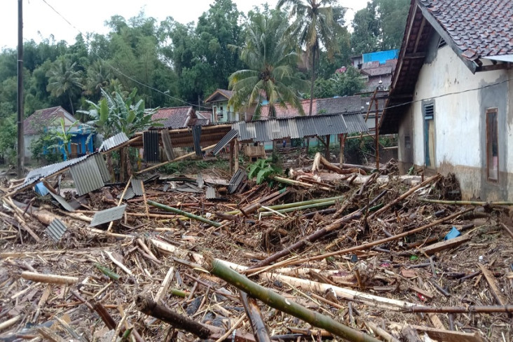3 Desa di Garut Luluh...