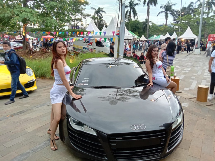 Berani Berpose Hot,...