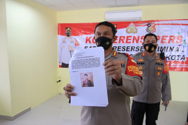 Polisi Sebut BF Menempelkan...