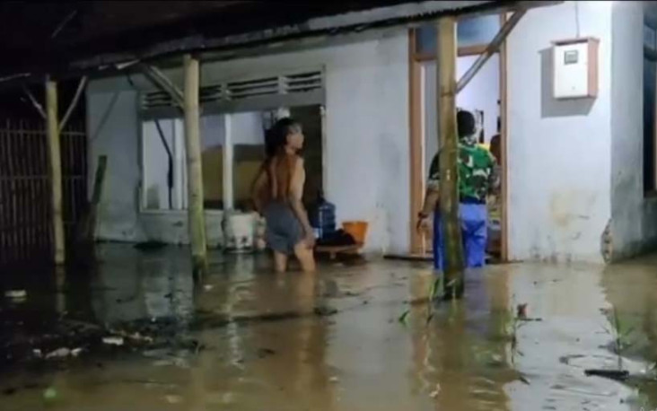 Diguyur Hujan Deras,...