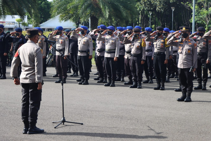 Seribu Lebih Personel...