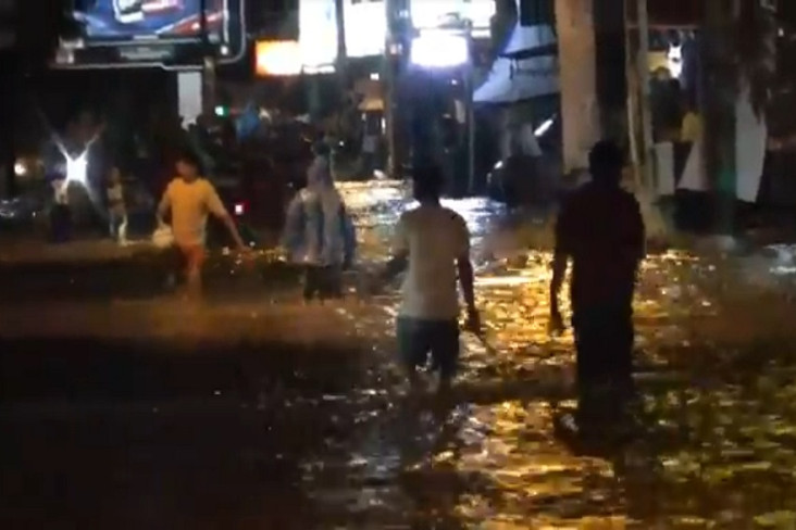 Sungai Amasang Meluap,...