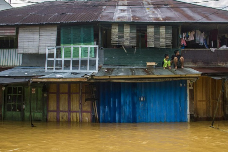 Dilanda Banjir Bandang,...