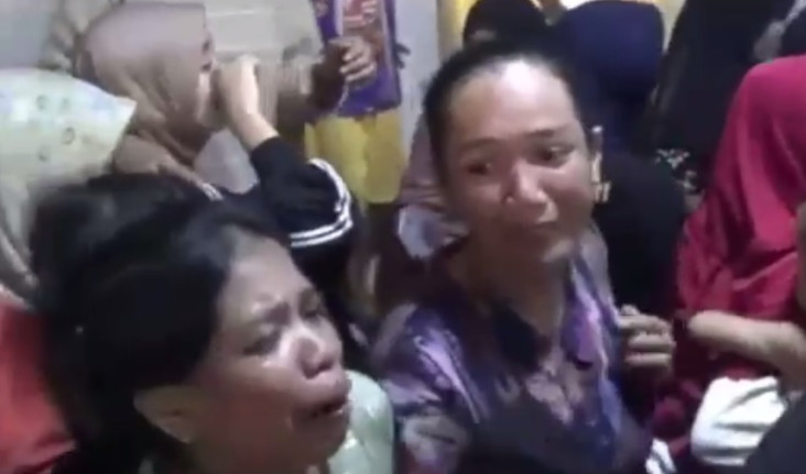 Tangis Histeris Keluarga...