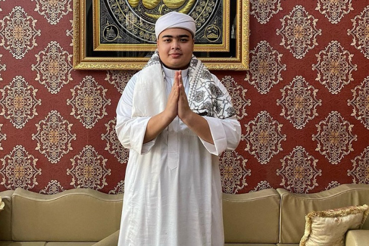 Dimakamkan Sebelah Ustaz...