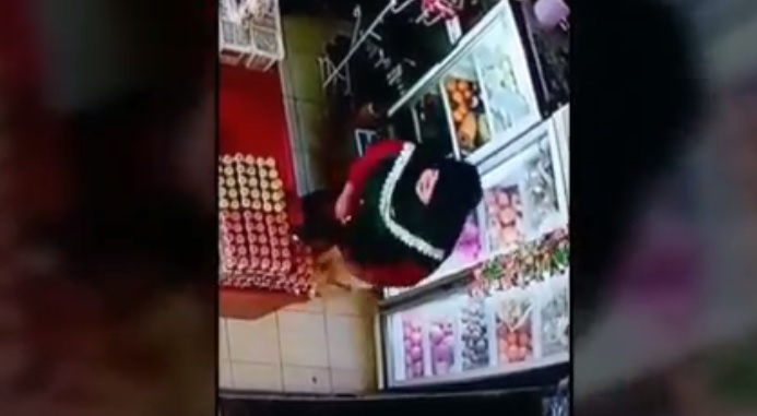 Miris! Emak-emak Curi...