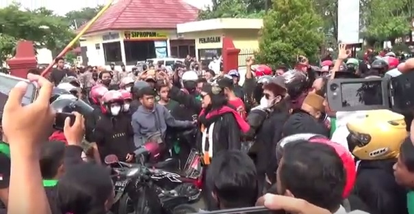 Ribuan Anggota Pencak...