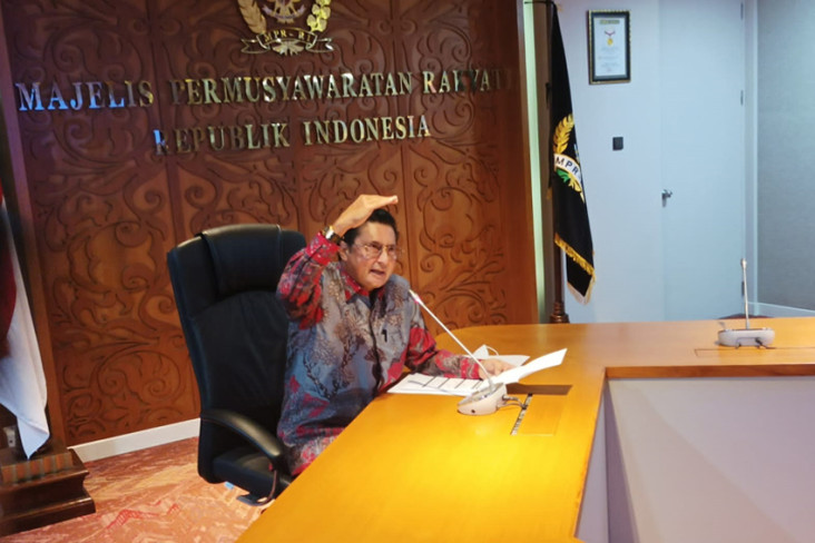 Desak Jokowi Pecat Sri...