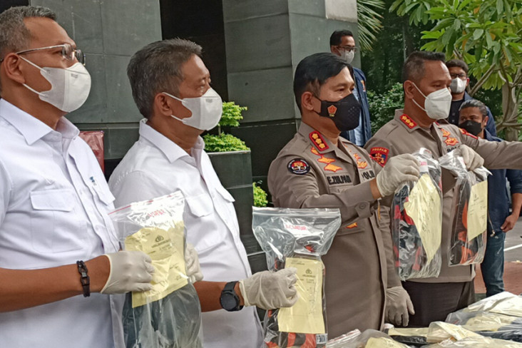 5 Anggota Pemuda Pancasila...