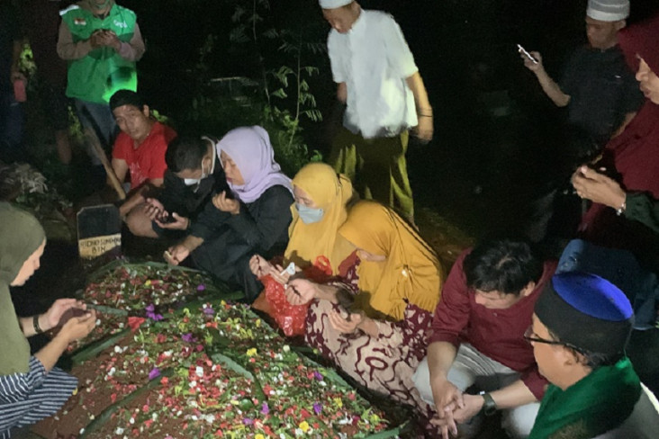 Diiringi Salawatan,...