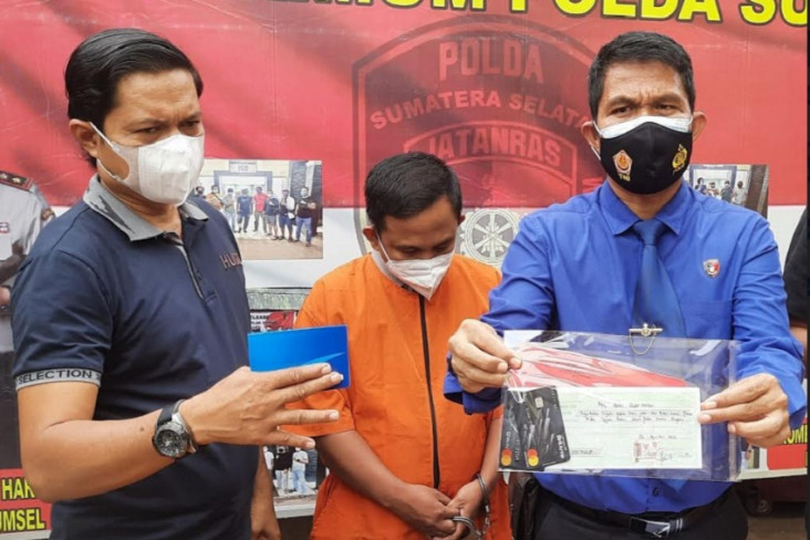 Tipu Calon Nasabah Ratusan...