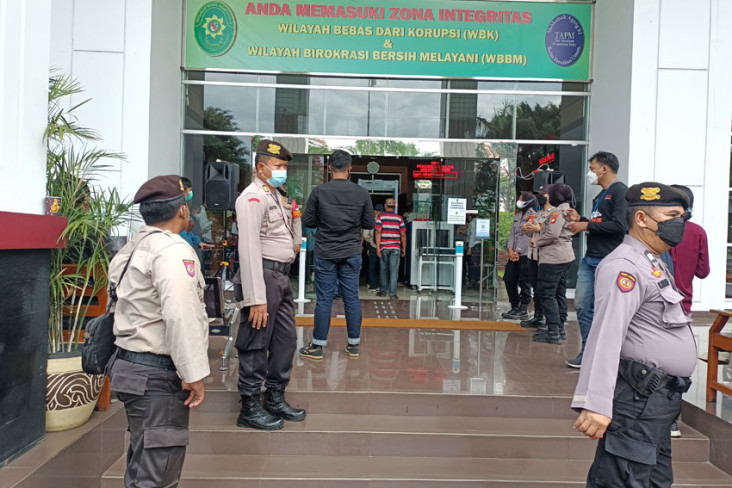 Kawal Sidang Munarman...