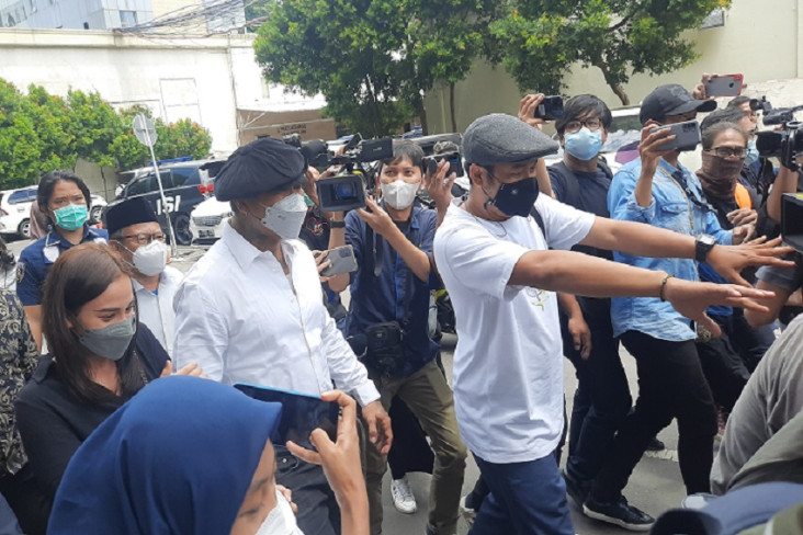 Jerinx SID Diserahkan...