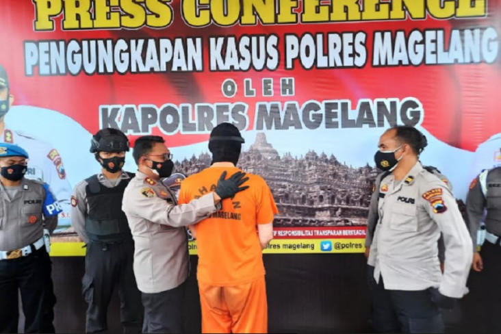 Bule Inggris Ditangkap...