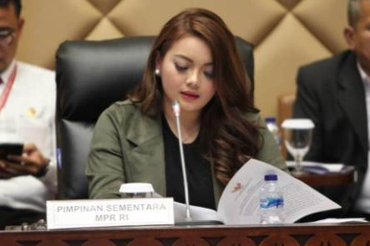 Anggota DPR Termuda...