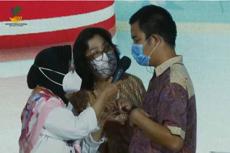 Paksa Tunarungu Berbicara,...