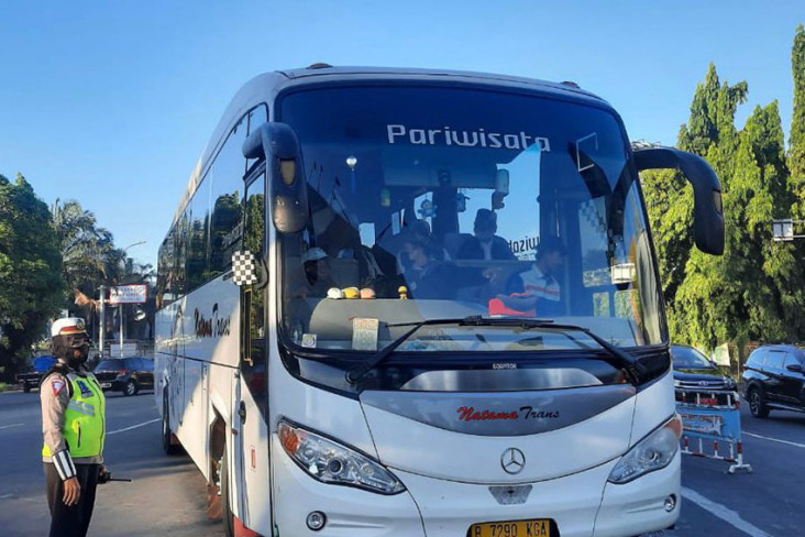 Bus Rombongan Reuni...