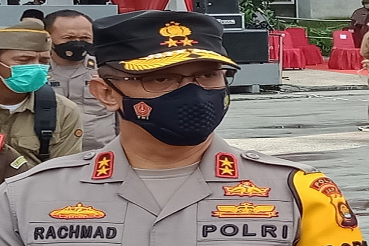 Puluhan Tahanan Kabur,...