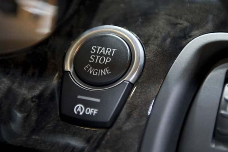 Mobil Tak Bisa Distarter...