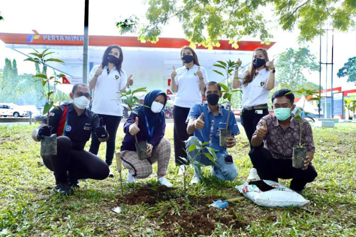 Pertamina Retail Menjaga...