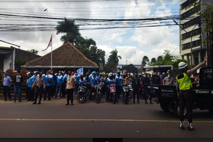 Buruh KBB Kecewa Gubernur...