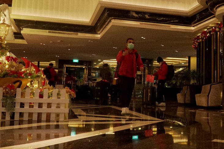 Mendarat di Singapura,...