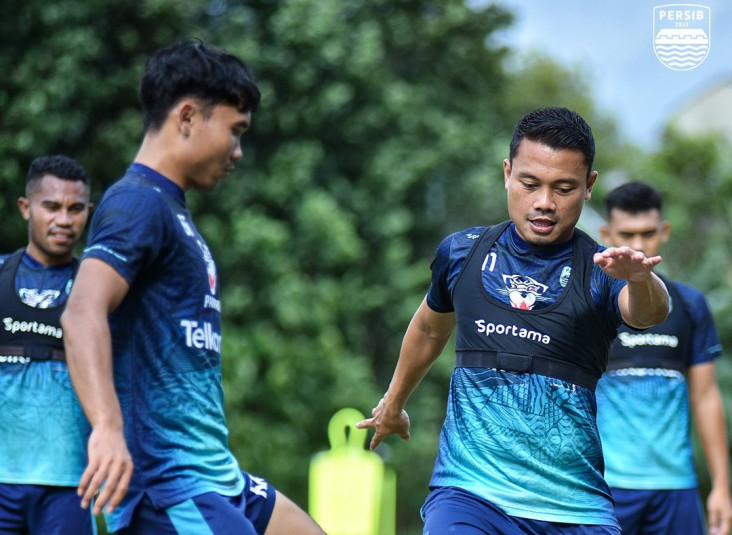 Liga 1: Persib Bandung...