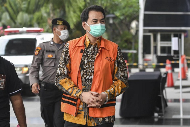 Senin, Azis Syamsuddin...