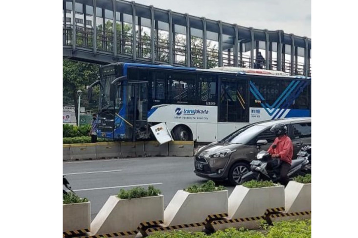 Lagi, Bus Transjakarta...