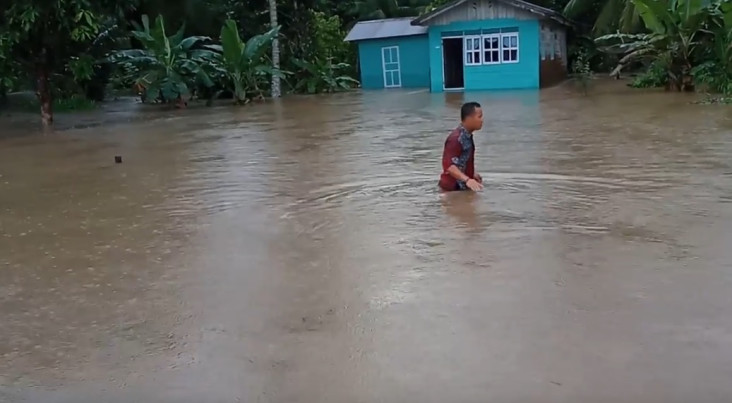 Hujan Deras, Belasan...