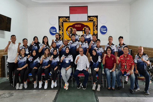 14 Lifter Muda Indonesia...