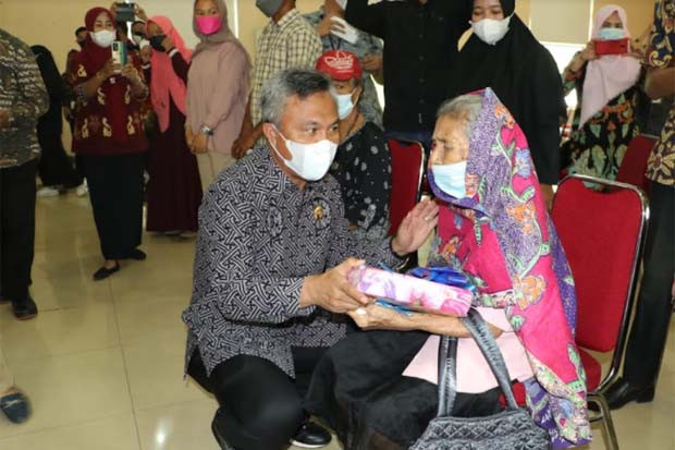 105 Lanjut Usia di Luwu...