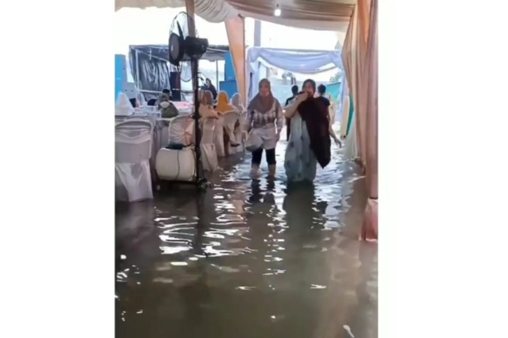 Banjir Rob Rendam Sejumlah...