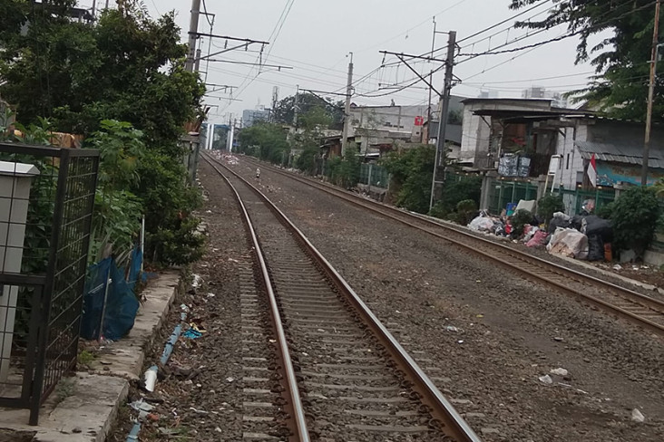 Ditabrak Kereta, Lansia...