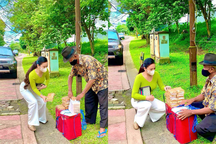 Bagikan Sembako hingga...