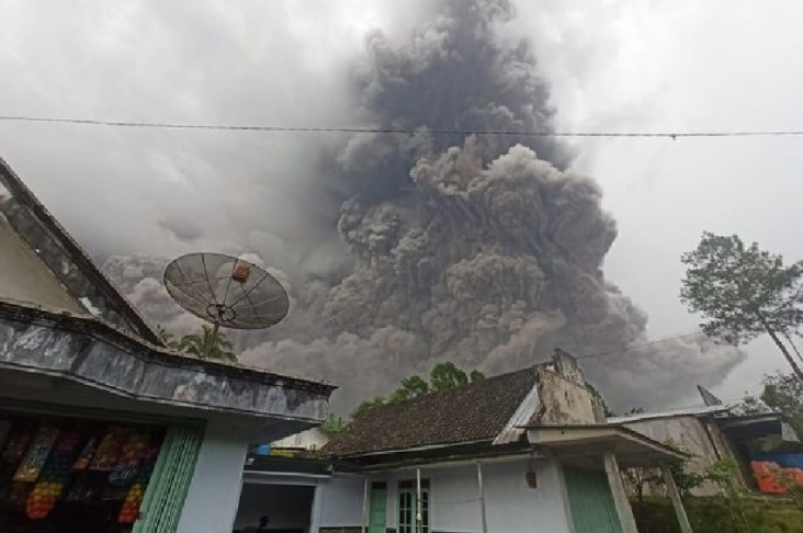 Letusan Gunung Semeru...