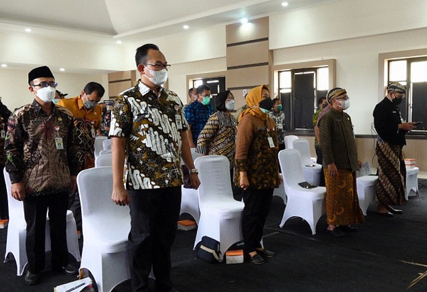Proyek Pembangunan Infrastruktur...