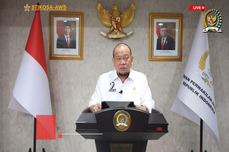 Di Depan Wisudawan Stikosa-AWS,...