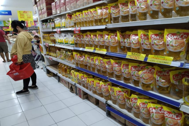 Sebentar Lagi Nataru,...