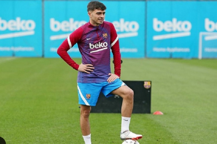 Gelandang Barcelona...