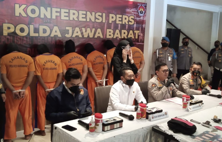 Gasak Uang Rp400 Juta,...