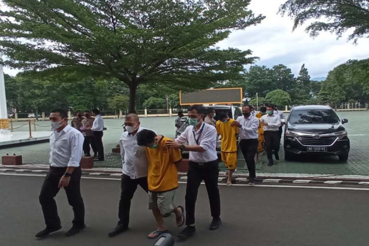 Curi Uang Negara Rp18...