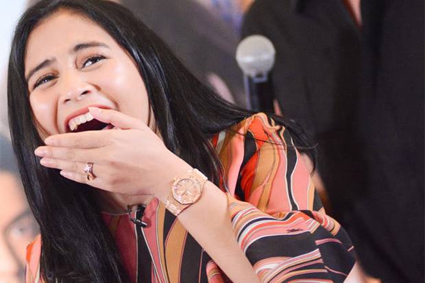 Prilly Latuconsina Bakal...