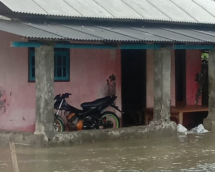 Banjir Rob Landa Karawang,...