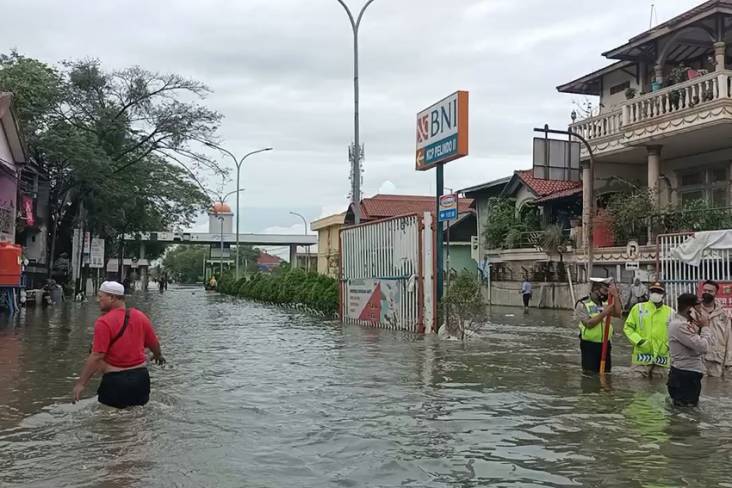 Banjir Rob Tinggi di...