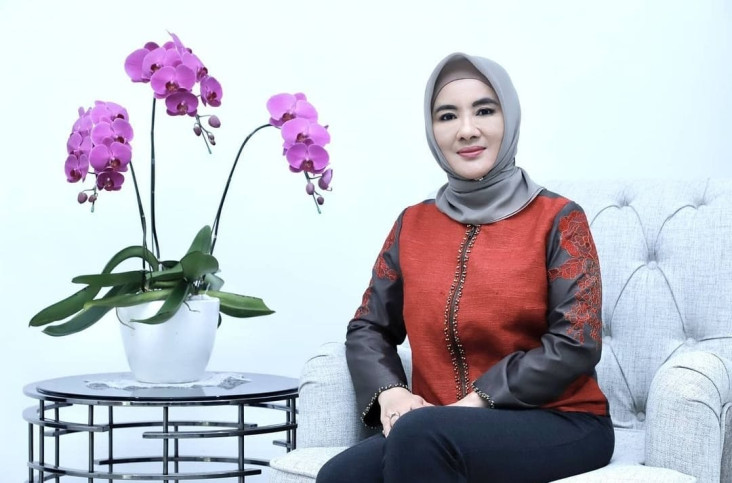 Lagi, Nicke Widyawati...