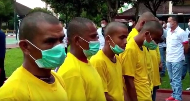 Sadis! 8 Bersaudara...