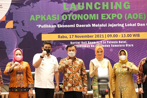 Bupati Winarti Hadiri...
