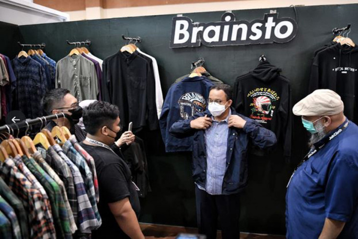 Anies Ajak Warga Borong...